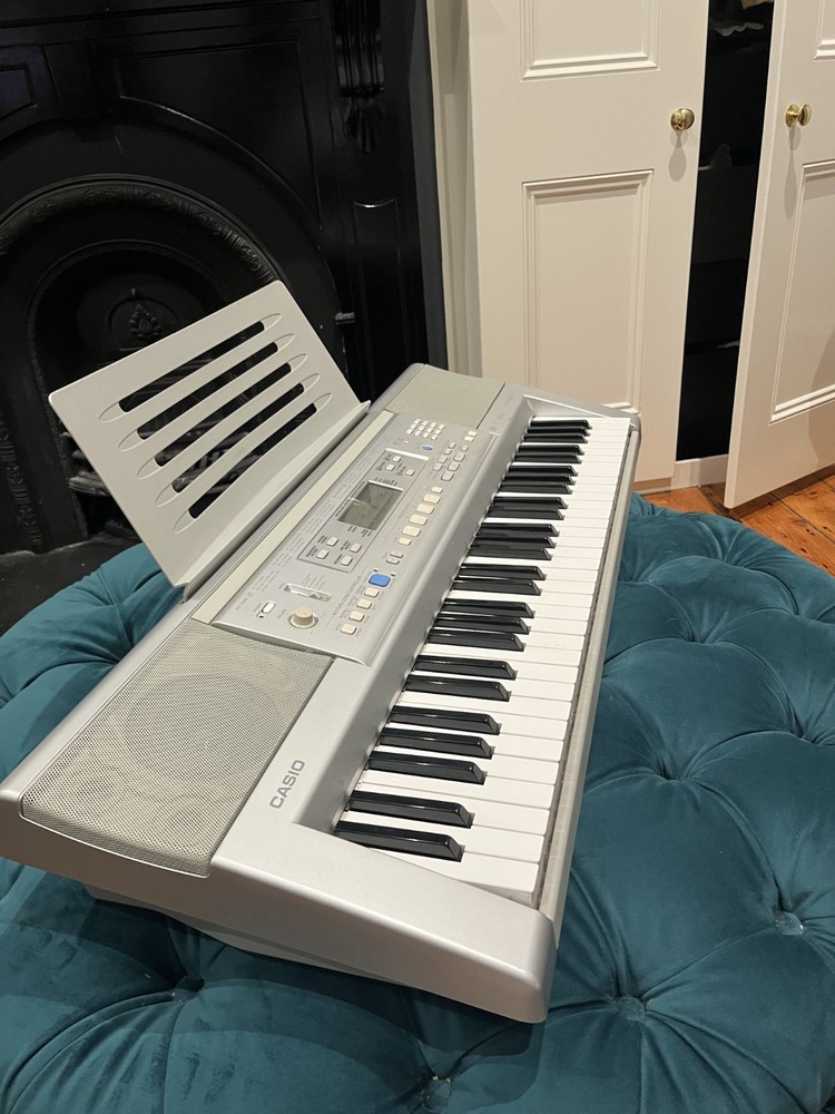 Casio CTK-810 Digital Piano