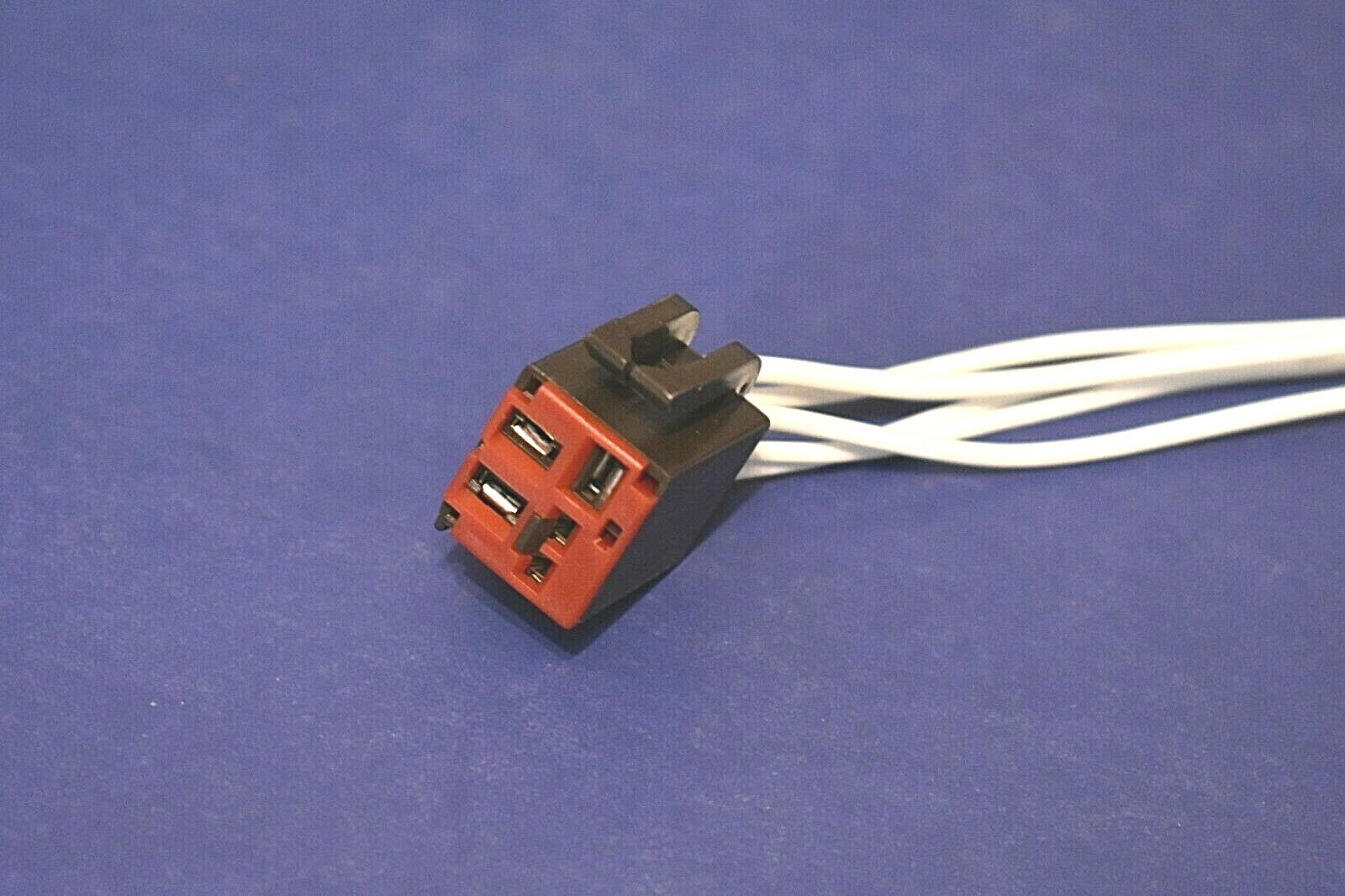 Ford Electronic Engine Control Computer EEC Relay Harness Connector Socket Plug