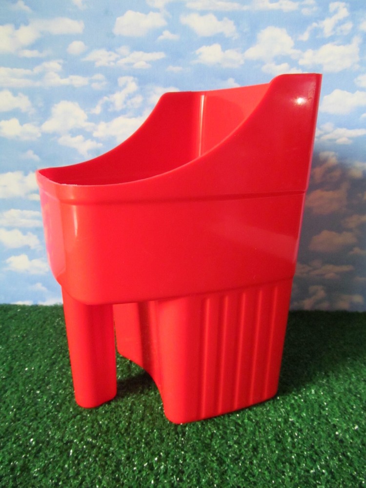 LITTLE GIANT® 3 Quart RED Heavy Duty Plastic Stackable Feed Scoop Measure Marks