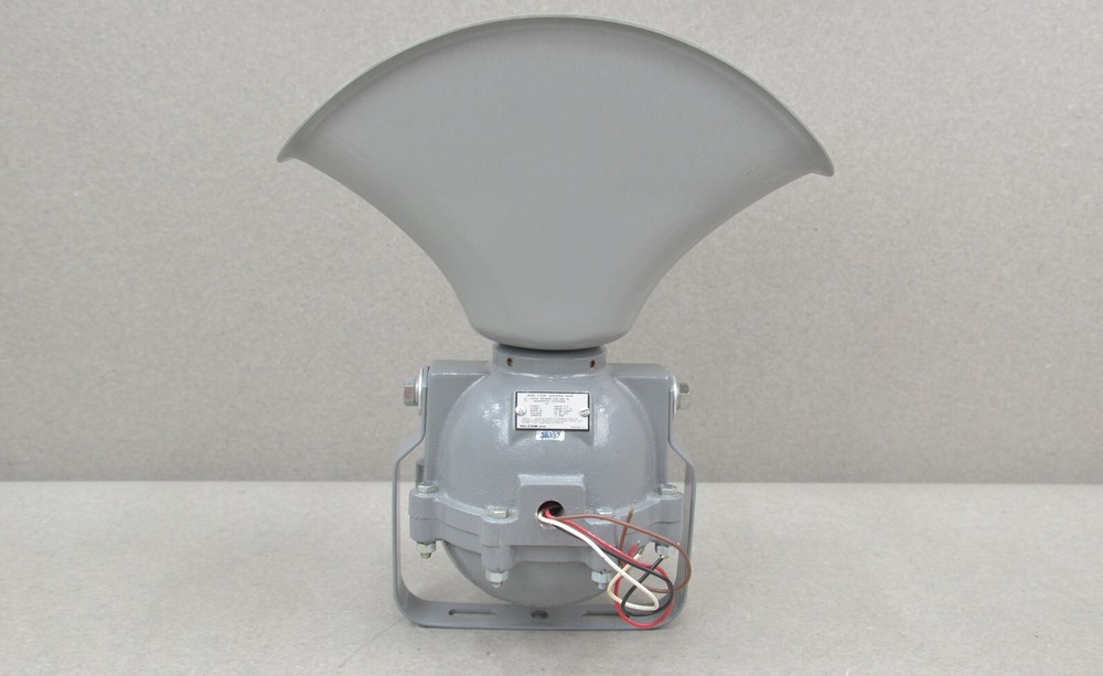 Valcom V-1039 Explosion Proof Paging Horn/Amplifier Assembly & Mounting Bracket