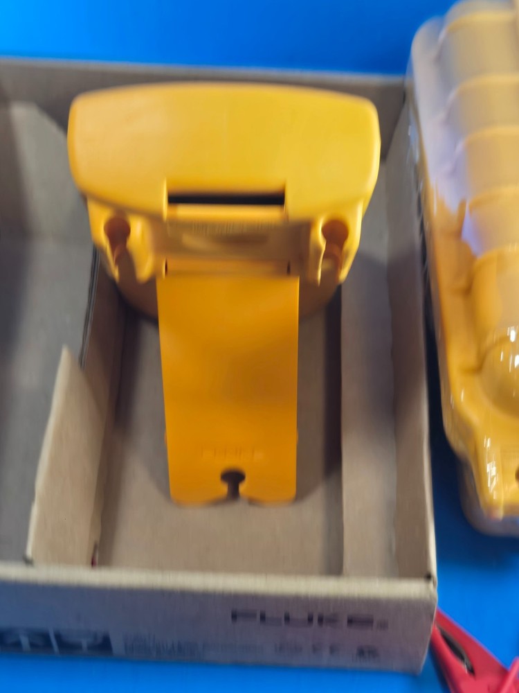 Fluke 712b RTD Calibrator Pristine!