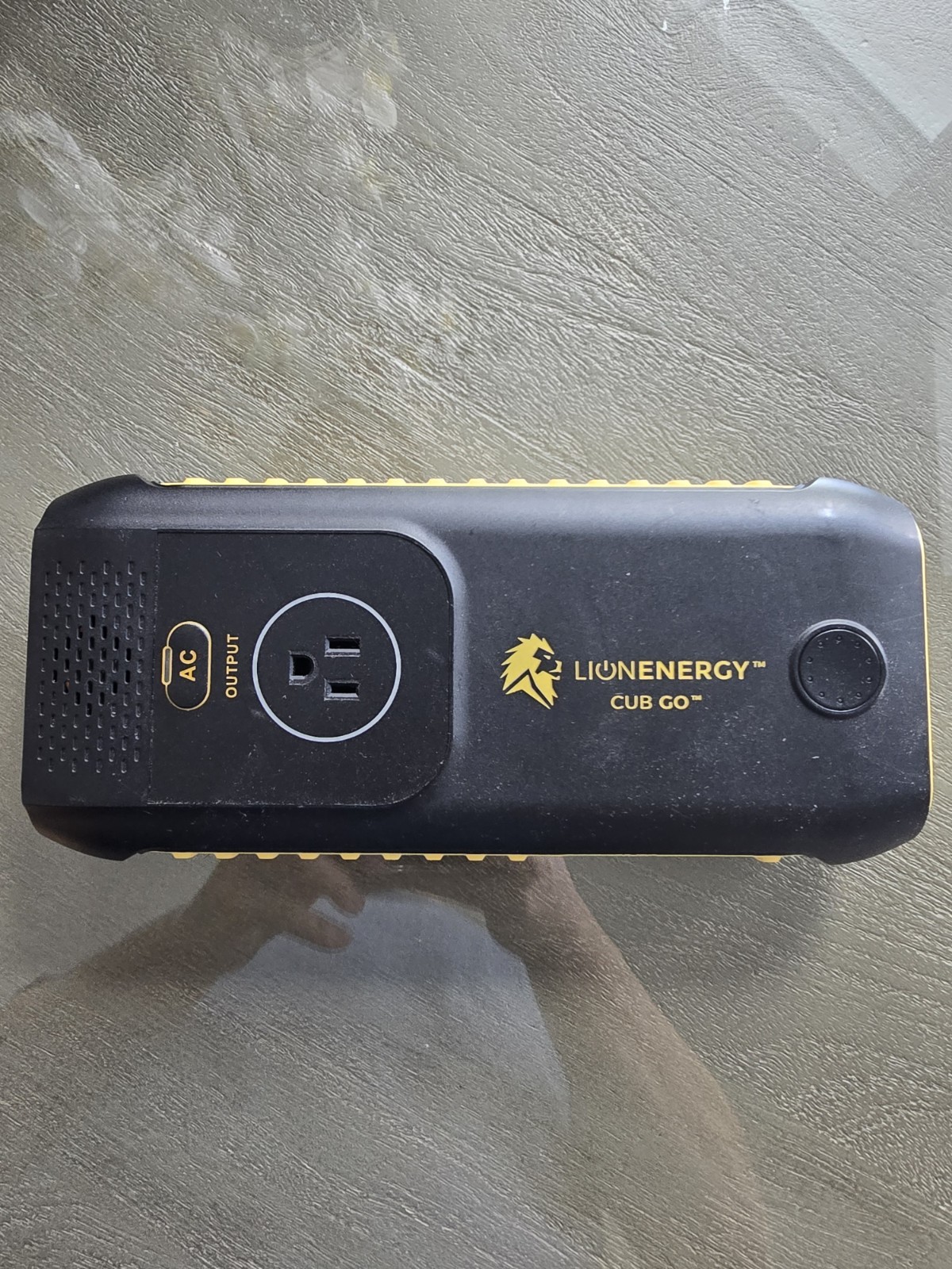 New Lion Energy Lion Cub GO Portable Power Unit 120Wh AC DC USB Solar
