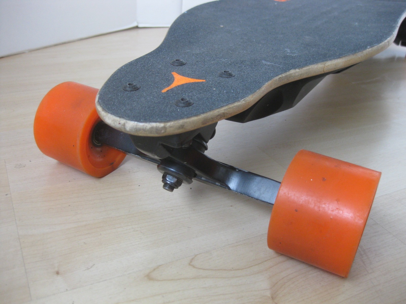 Boosted Board V1 Electric Skateboard with Remote & Charger –FOR PART ONLY