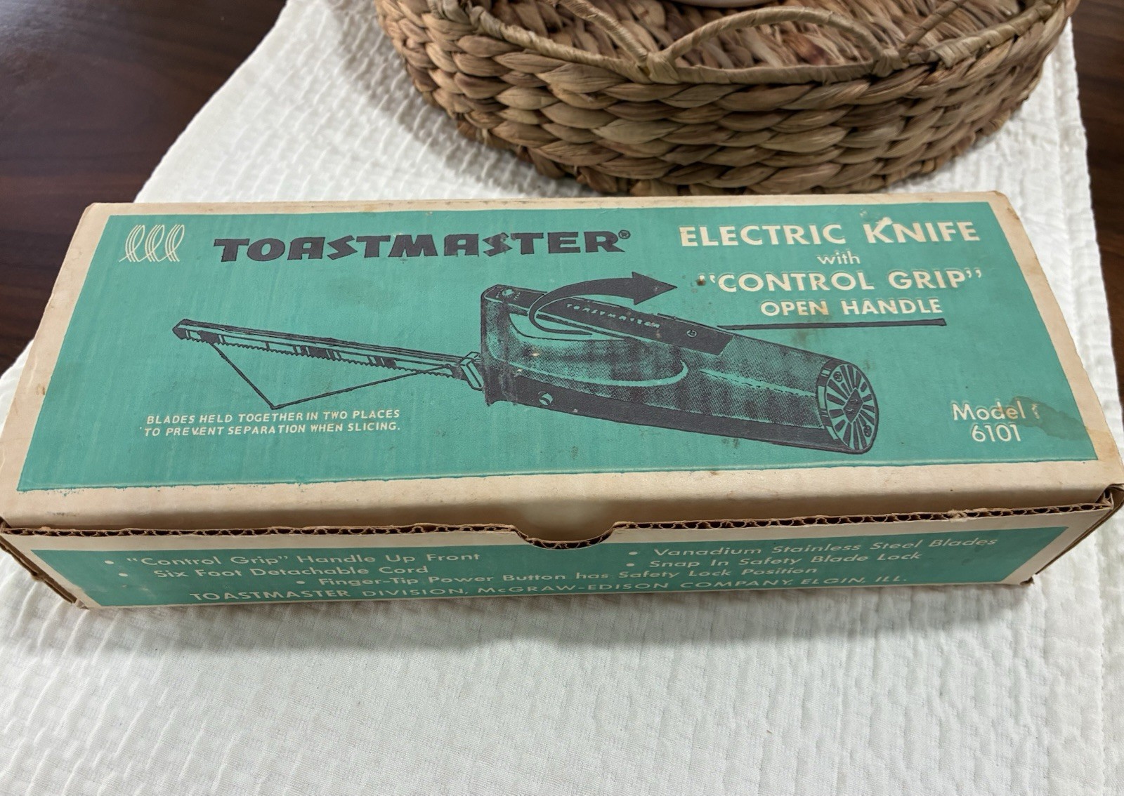 Vintage 1970's Toastmaster Electric Knife Model 6101 w/ Original Blue Box