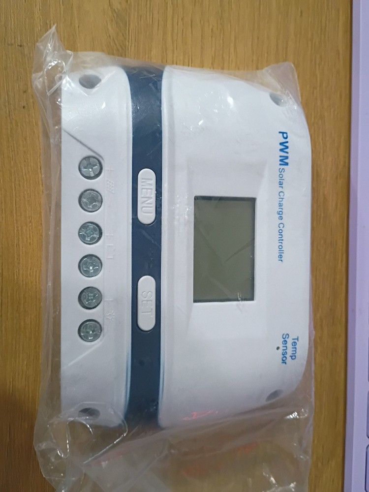 PWM SOLAR CHARGE CONTROLLER 12V/24V 20A USB: 5V 3A TEMP SENSOR