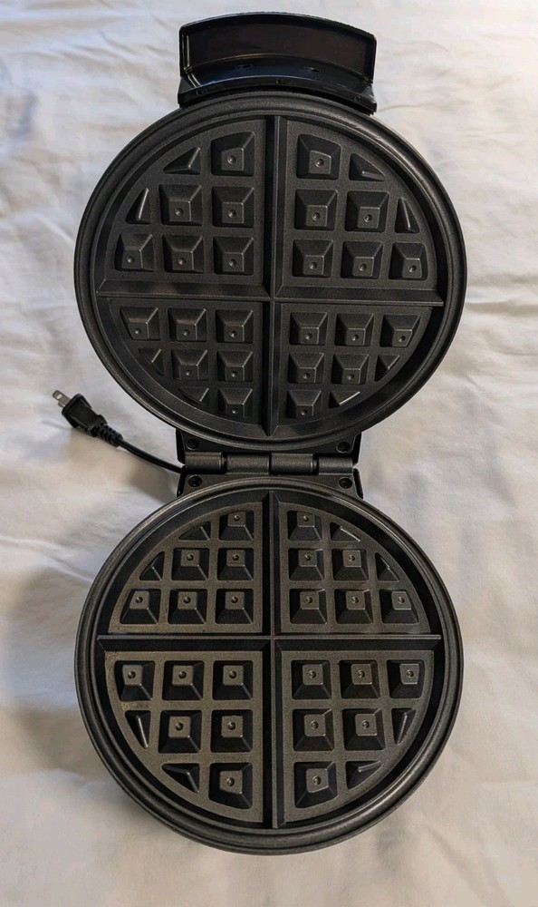 Oster 8” Nonstick Belgian Waffle Maker with Temp Control Silver CKSTWF2000