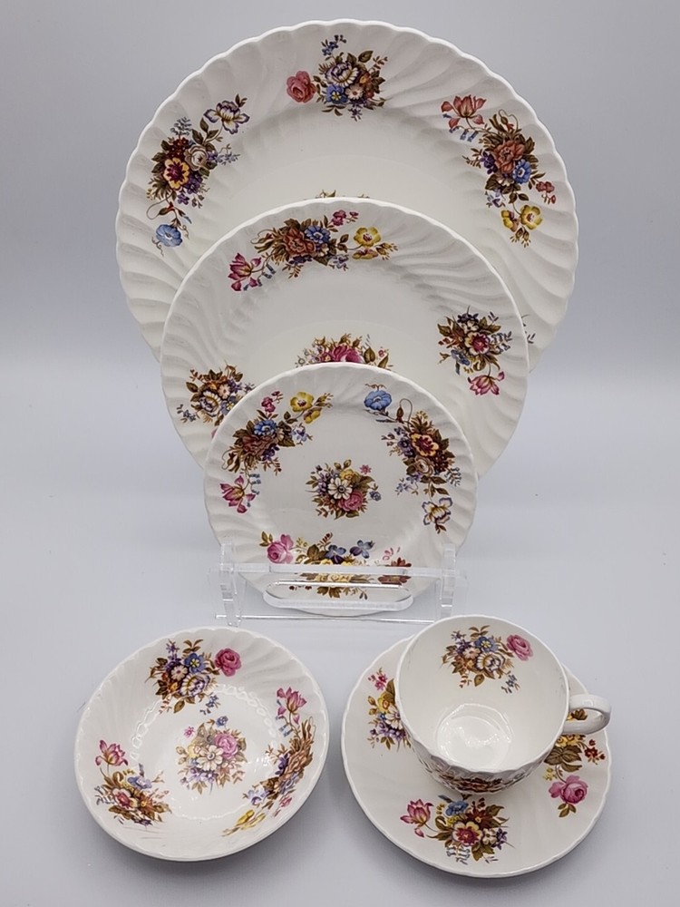 Aynsley Fine Bone China Summertime Pattern 6 Piece Place Setting