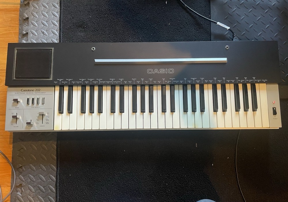 Casiotone 202 Synthesizer Piano Keyboard Tested Working  No Vibrato