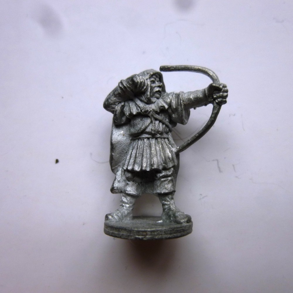 Metal Magic Ranger Round C1022f Solid base figure archer vintage