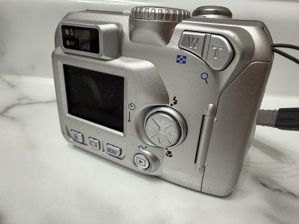 Nikon Coolpix E3100 Compact Digital Point & Shoot Camera 3.2MP 3X Zoom Untested
