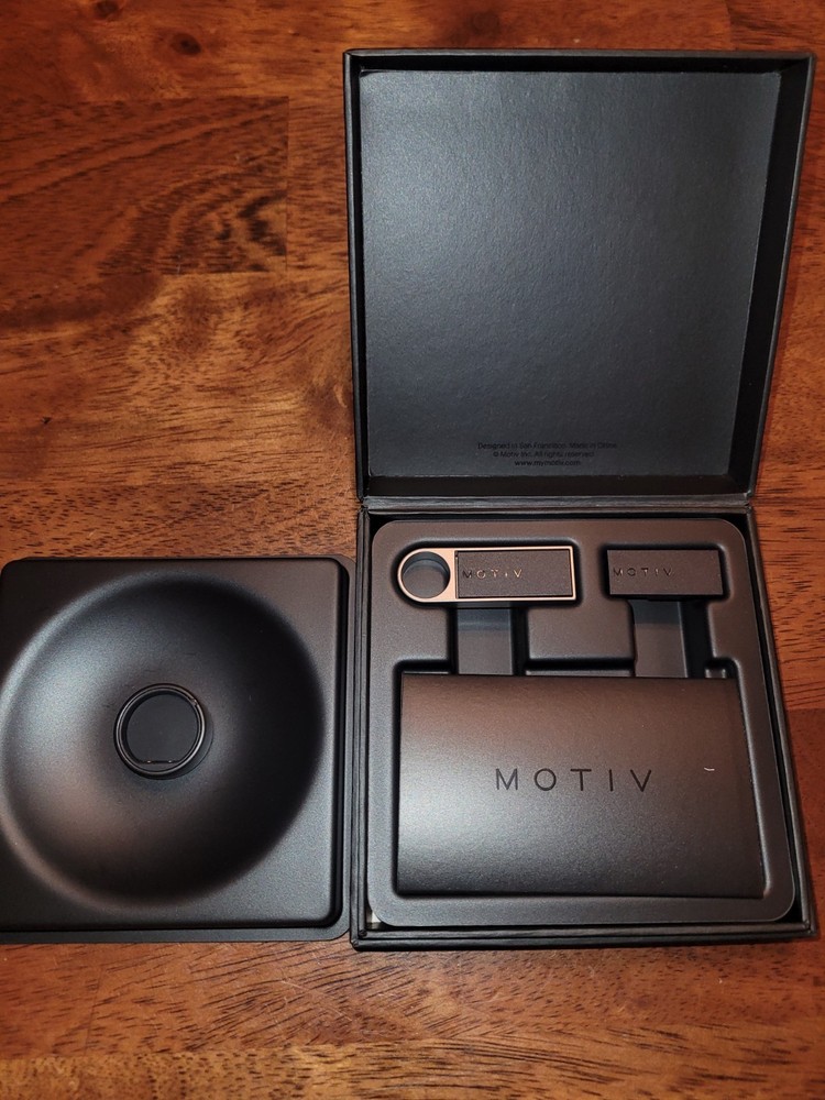 untested Motiv Smart Ring Activity Tracker  Size 7 Black  With 2 chargers