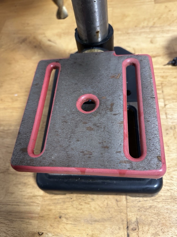 General International 8" 5 Speed Drill Press w/ Cross-pattern laser DP2001