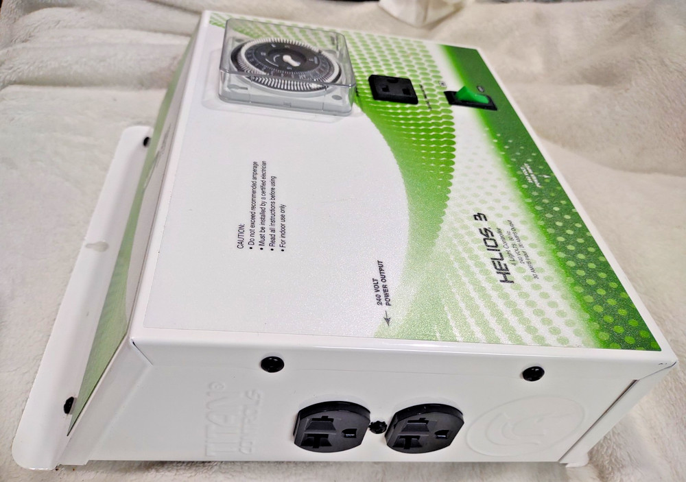 OPEN BOX -Titan Controls Helios 3 – 4-Light 240V Grow Light Controller (702-670)