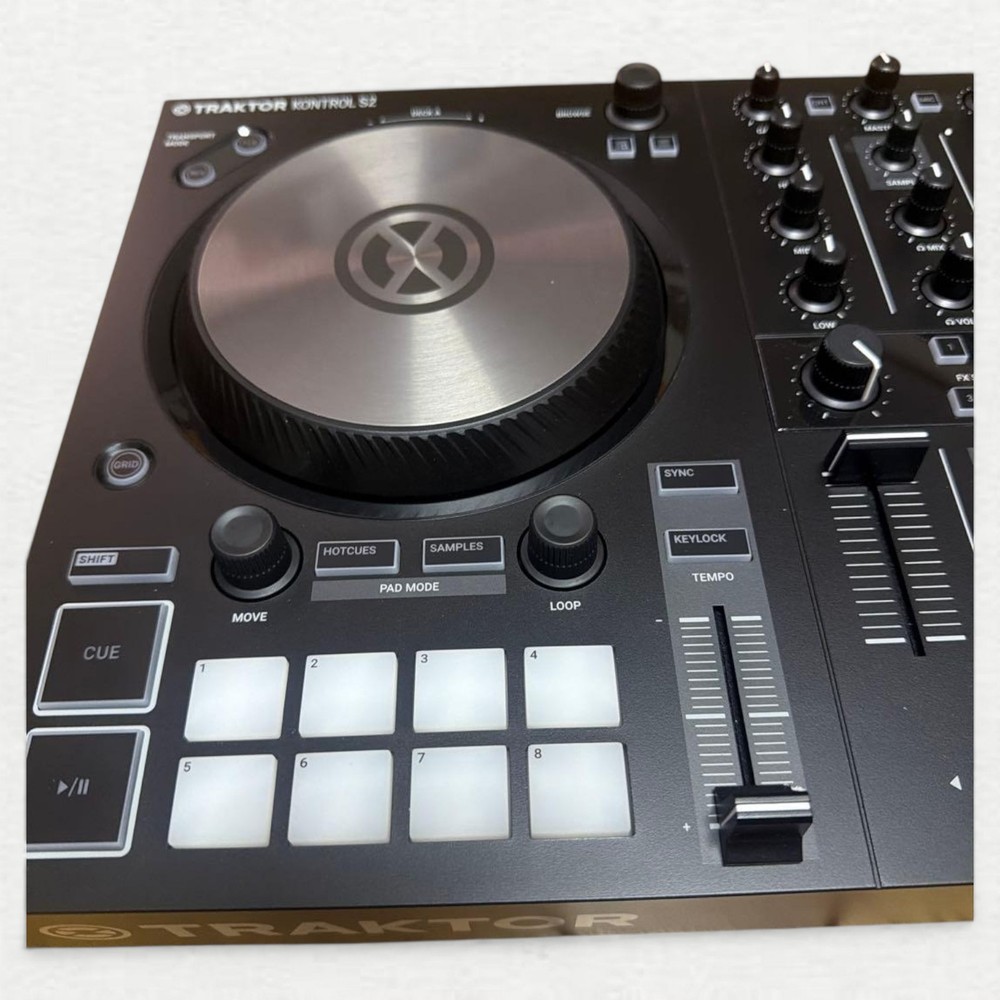 Native Instruments Traktor Kontrol S2 MK3 DJ Controller Tabletop 2-Channel Black