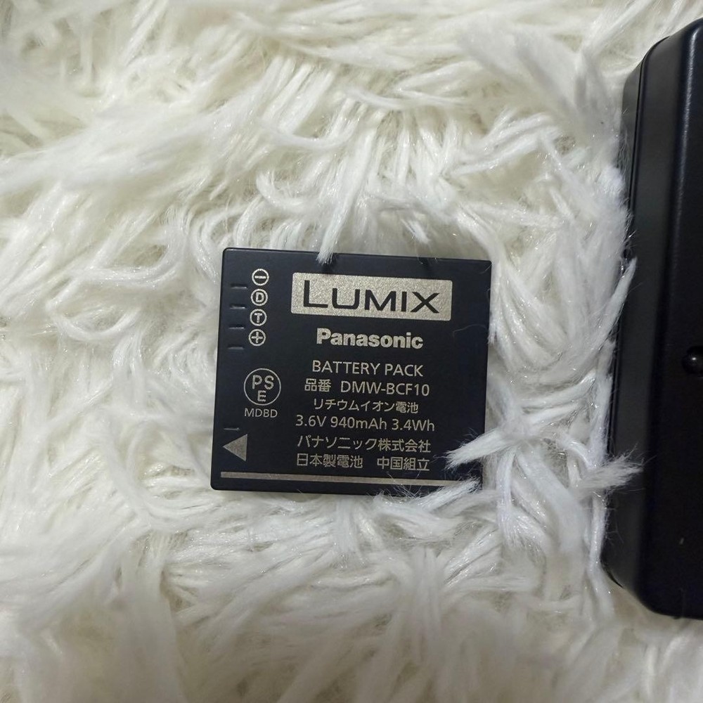 Panasonic DMC FX70 Compact Digital Camera Gold pre-owned condition