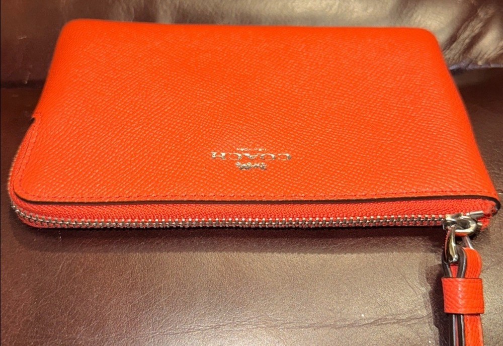 Coach Corner Zip Crossgrain Leather Wristlet