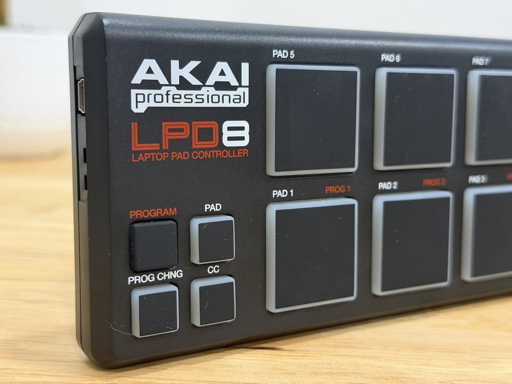 AKAI Professional LPD8 Portable USB-powered MIDI Controller