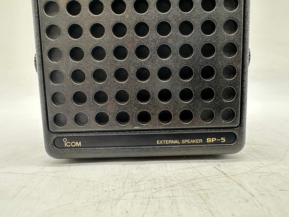 iCom SP-5 External Speaker, 5 Watt, 4 Ohm, Missing Mounting Bracket (Used)