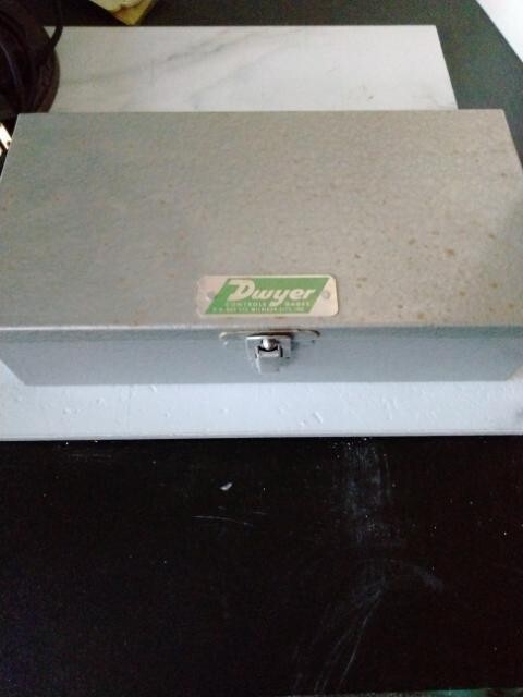 Dwyer Inclined and Vertical Portable Manometer