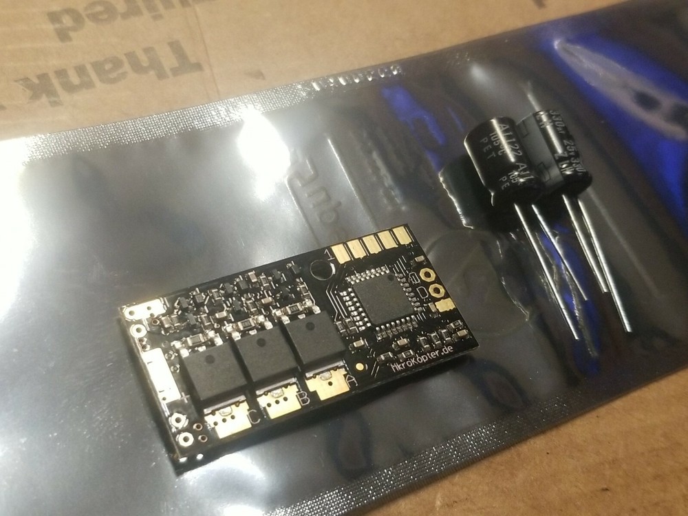 2 BL-Ctrl V2.0 Mikrocopter Brushless Speed controller + 2.5v Flight Controller