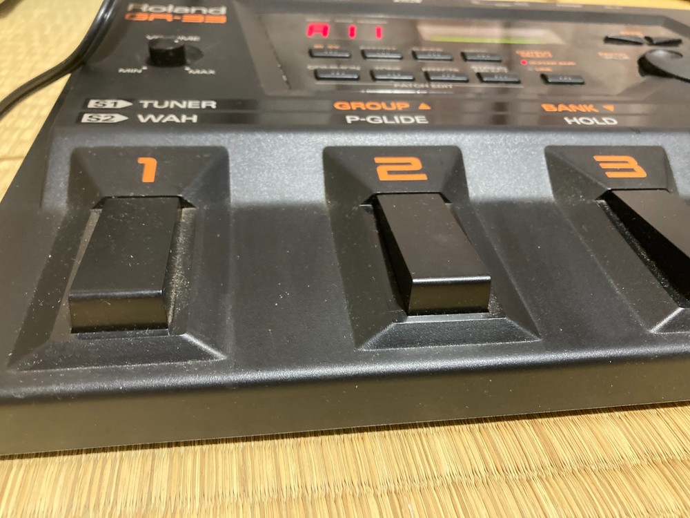 Roland GR-33 Guitar Synthesizer Multi-Effects Processor W/ Power Supply