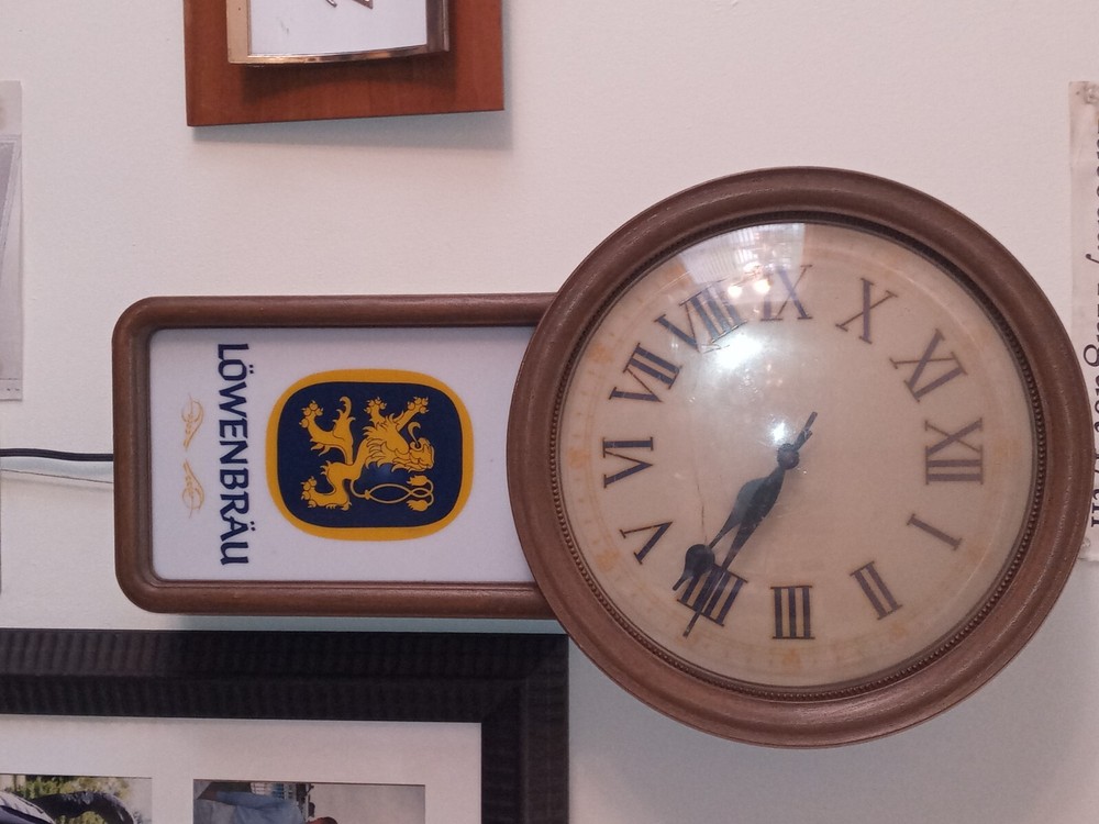 Lowenbrau clock vintage light works clock needs repair
