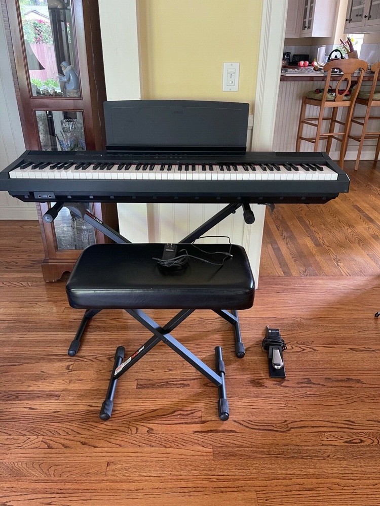 Yamaha Digital Keyboard P105 Excellent Condition!