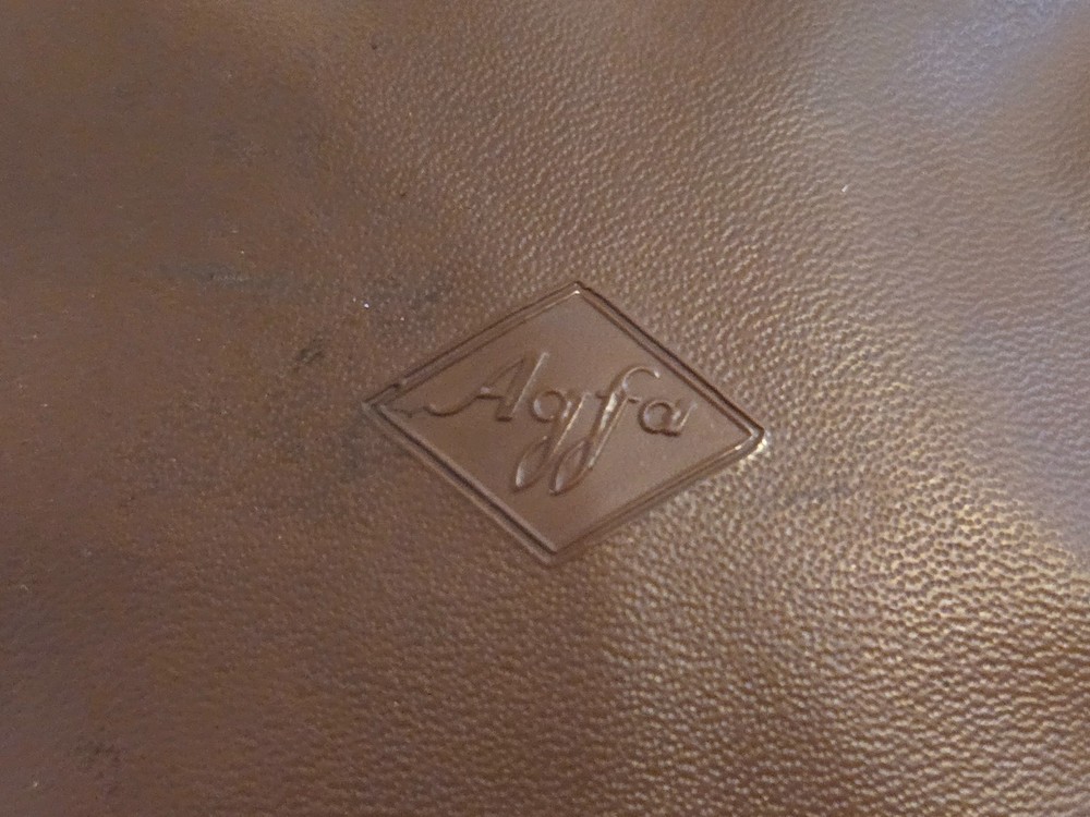 Vintage Agfa flash unit. Untested, no flash bulbs, including case