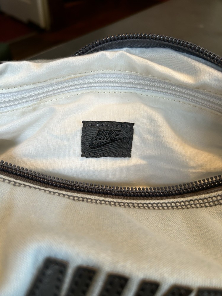 Small Nike Sportswear Du