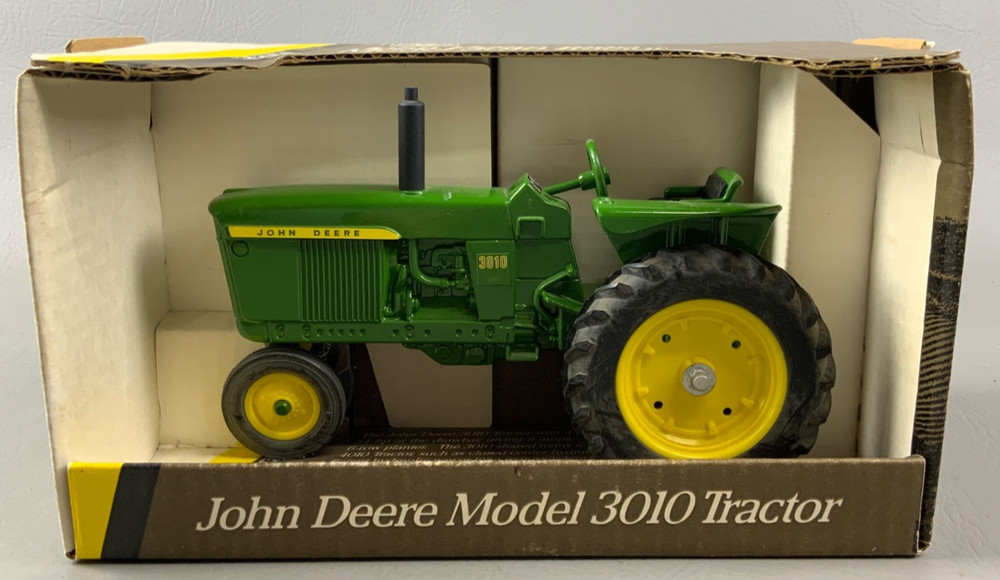 John Deere - 1960, Model Tractor - 5635