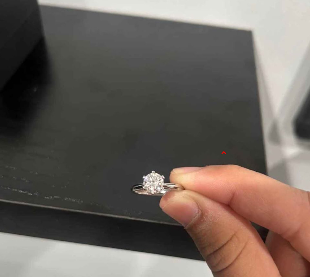 VVS1 Moissanite Engagement ring