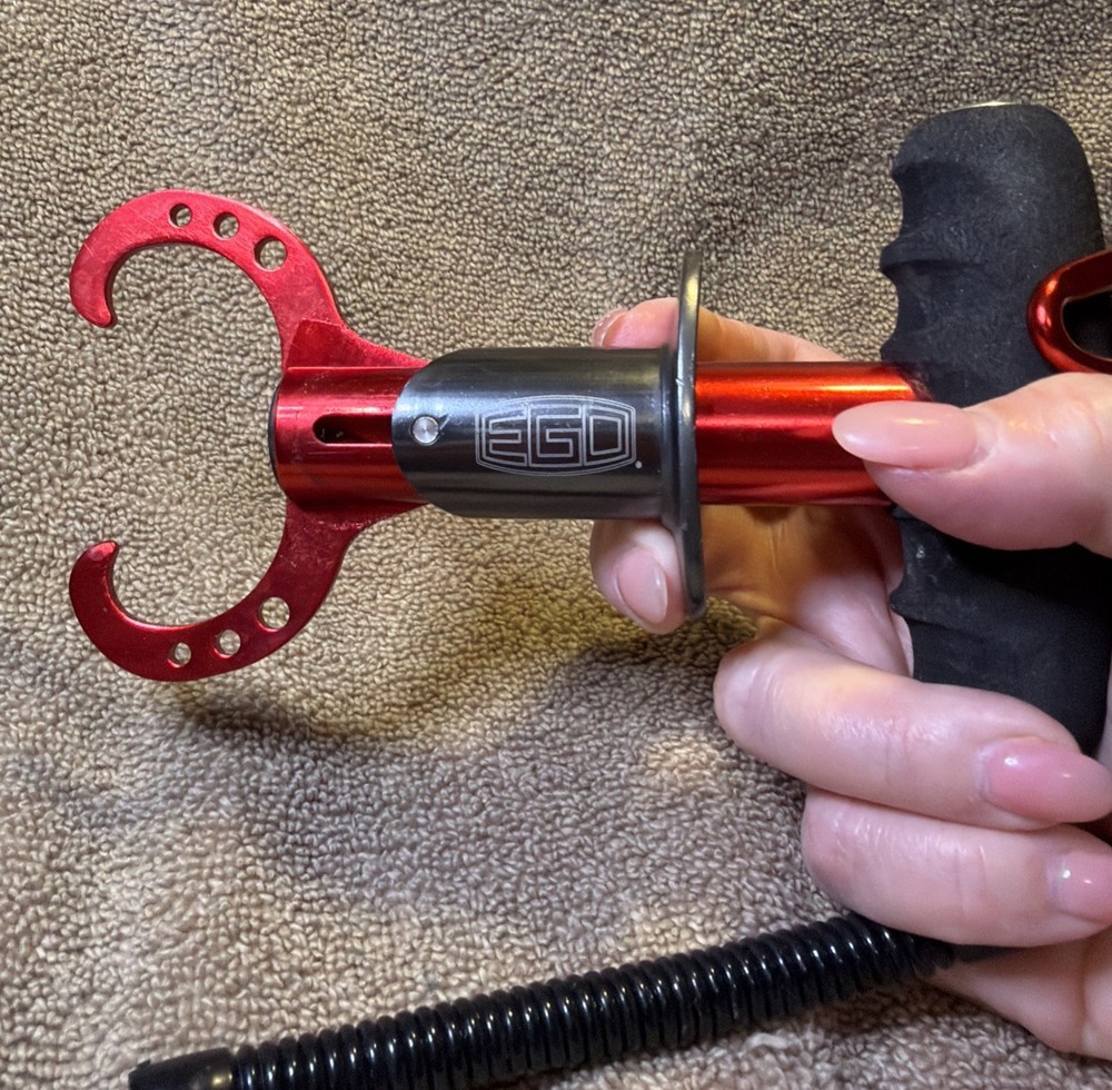 EGO Mini Fish Gripper with a Magnetic Release