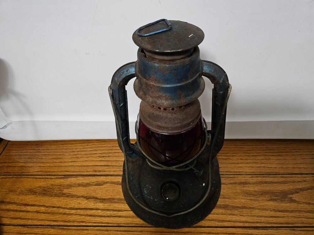 VINTAGE DIETZ #100 LANTERN RED GLOBE COMPLETE