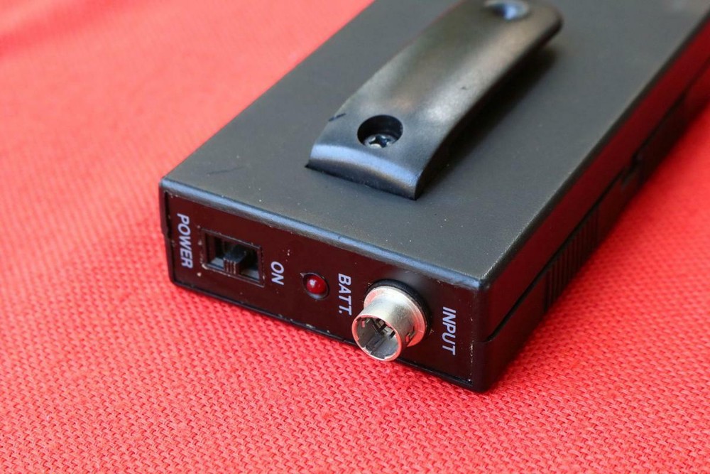 Wireless Transmitters ATW-AT31 WORK Audio Technical One Missing Battery door WV