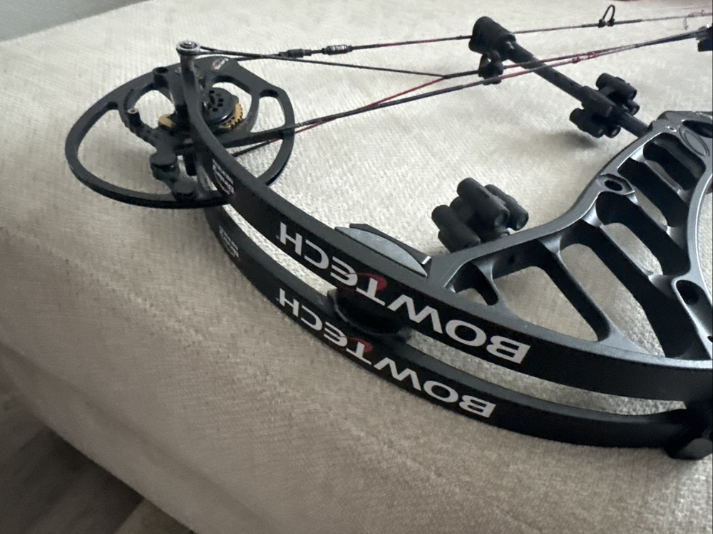 Bowtech Prodigy Rh 70 Lb 25-30.5 Draw Set 29 New Solid Limbs