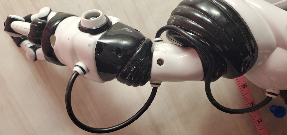 Wowwee Robosapien Remote Control robot READ