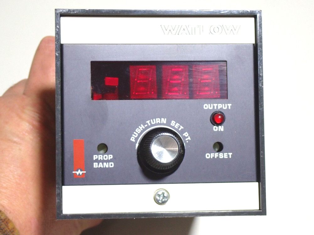 WATLOW 61-06-02 SERIES TEMPERATURE CONTROLLER USED