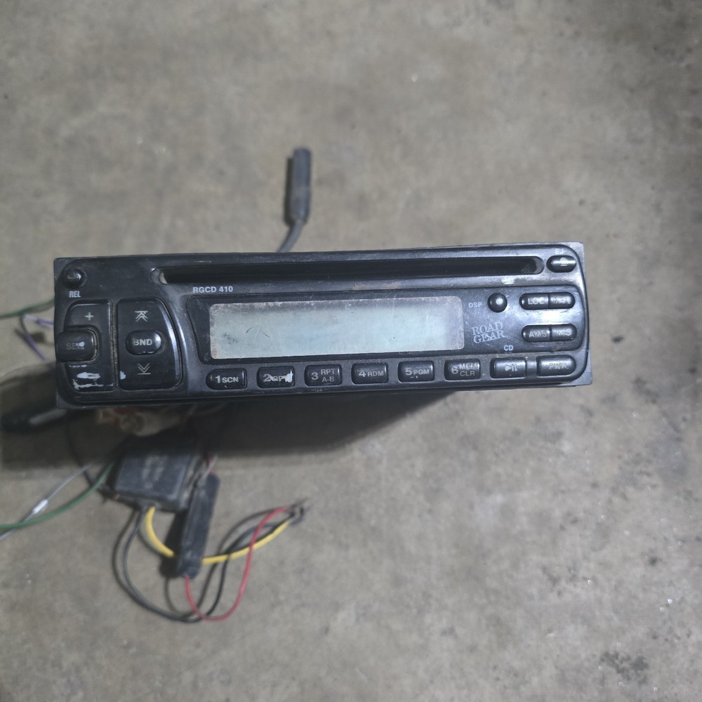 ROAD GEAR CAR STEREO RGCD 410 - UNTESTED READ!