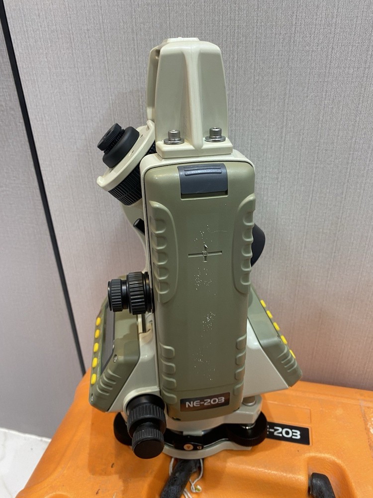 Nikon Ne-203 Electronic Digital Theodolite