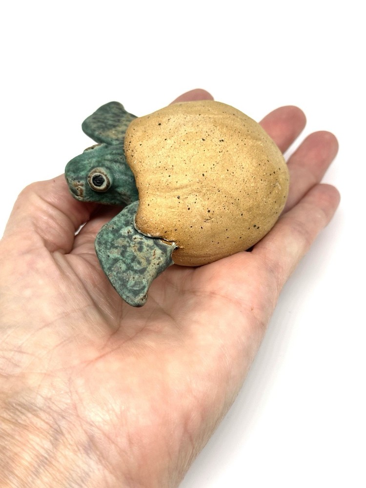 Ceramic Hatching Sea Turtle With Movable Head 3" (G3)