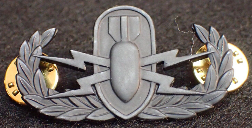 Cold War US Army EOD Explosives Ordnance Disposal Qualification Badge Subdued D2