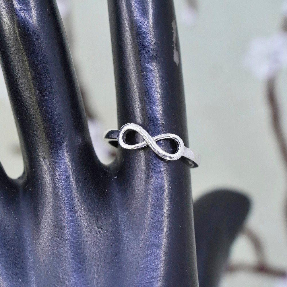 Size 7, Sterling silver handmade ring, stackable 925 infinity band “daughter”