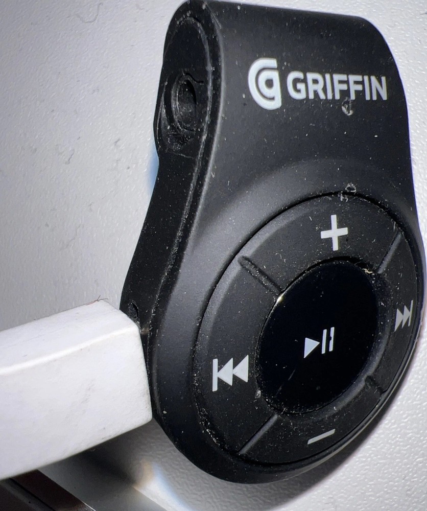 Griffin iTrip Clip Bluetooth Audio Adapter Black Untested! 🍀
