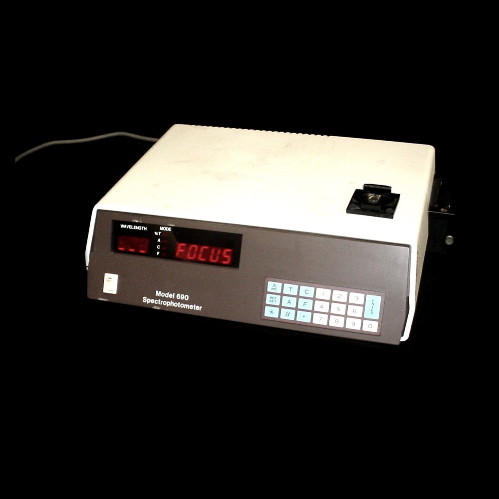 Sequoia-Turner Spectrophotometer 690 Visible Spectrum Analyzer 110~230VAC