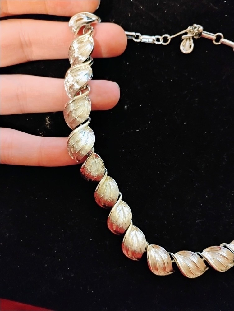 Vintage 18 inch Coro statement necklace