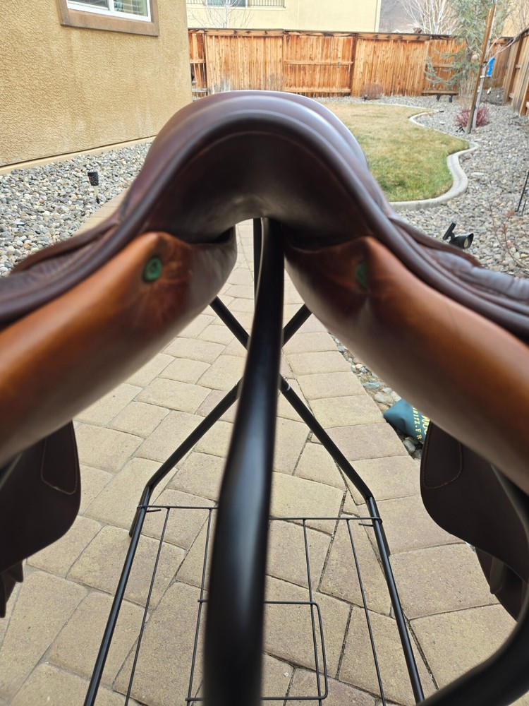 Devoucoux Oreka size 17 saddle