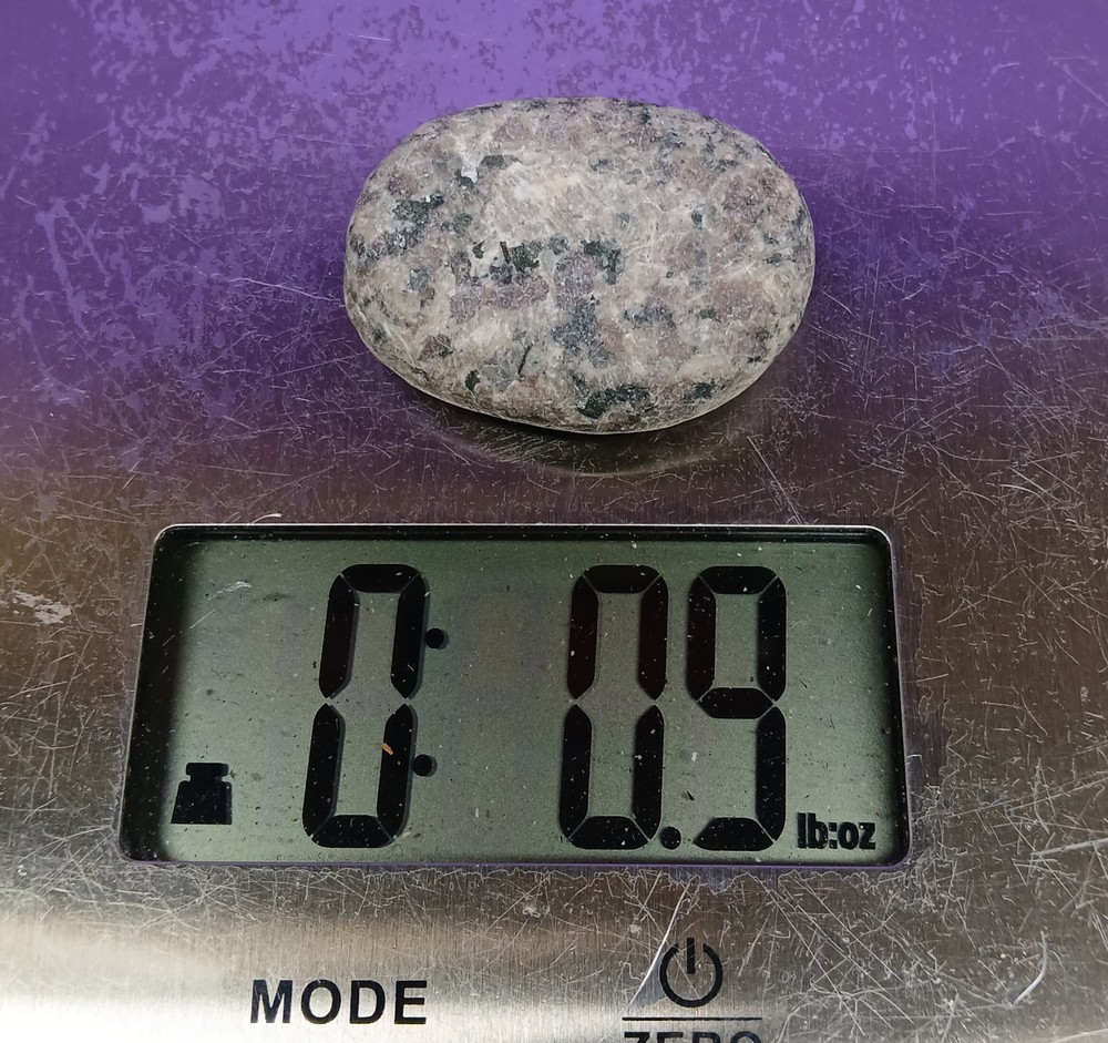 Fluorescent Sodalite ( Yooperlite ) 0.9 oz. A Nice Bright Yooperlite