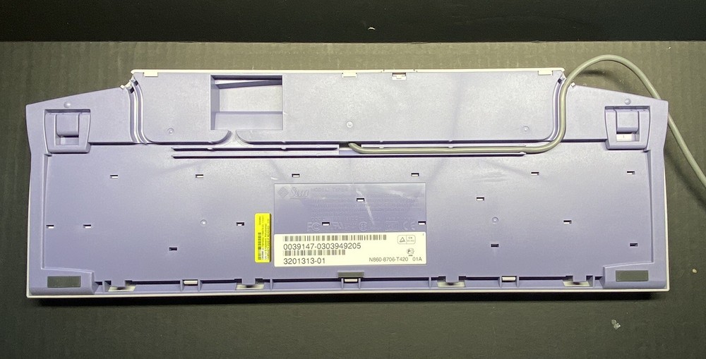 Sun 320-1313 Keyboard, Type 6 USB, 2M Attached Cable, Russian Key Layout