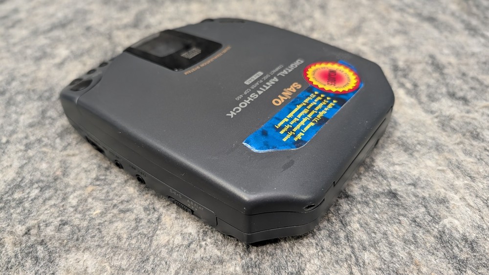 Sanyo CDP-450 Digital Audio Compact Disc Player CD Discman Bundle