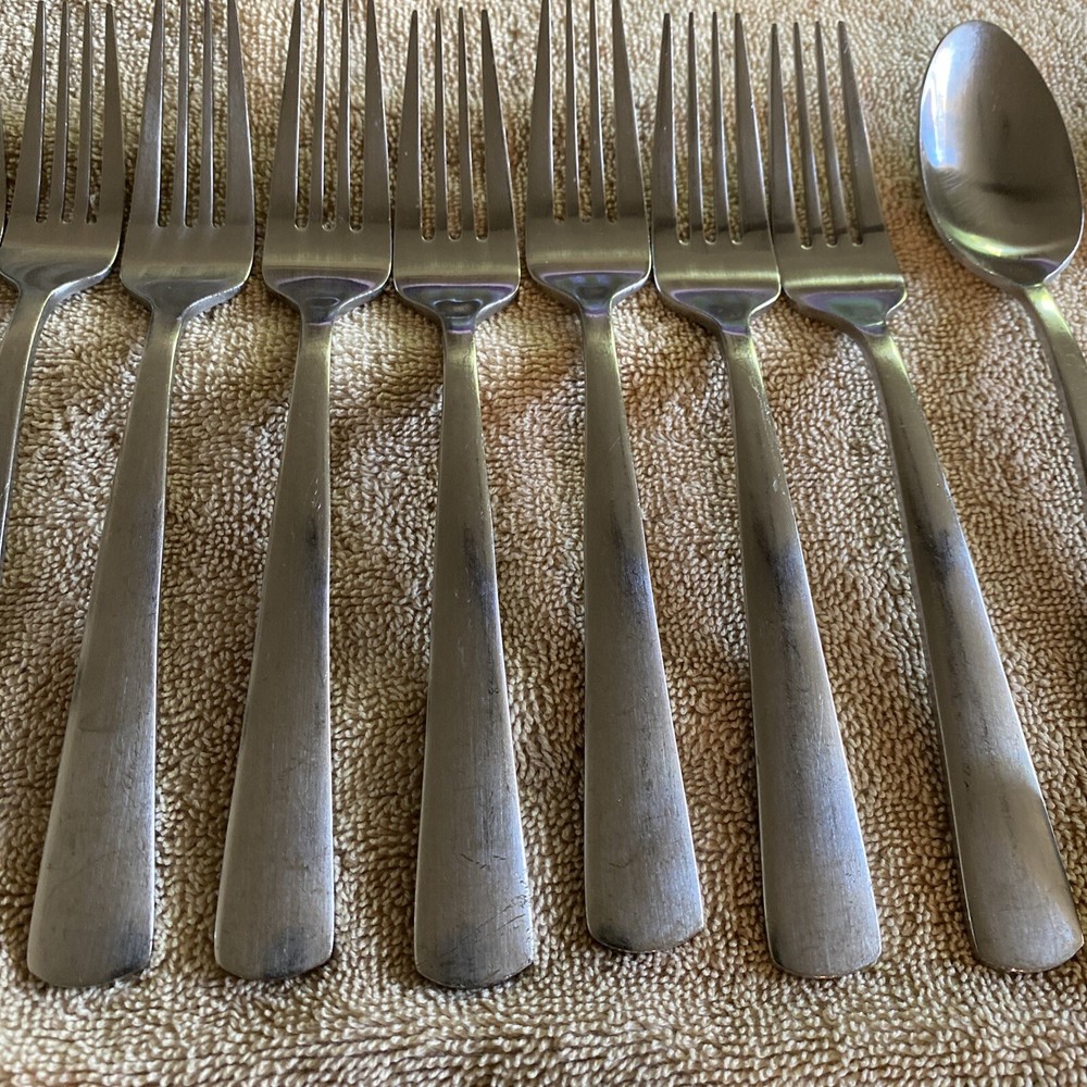 Oneida Samson? 24 Piece Everyday Flatware Set, Stainless. Assorted